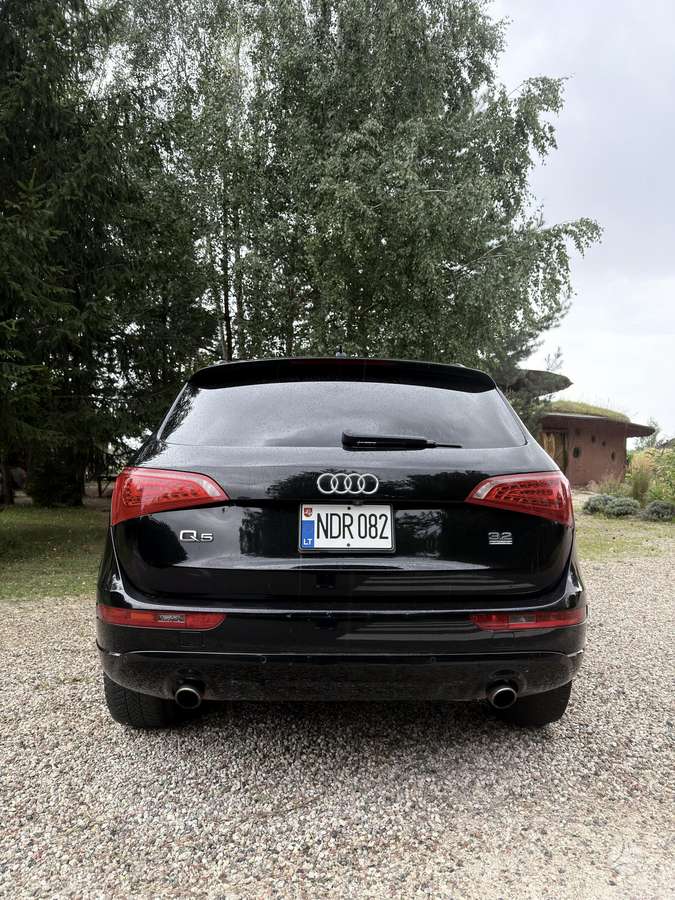 Audi Q5, 3.2 l., off-road / crossover