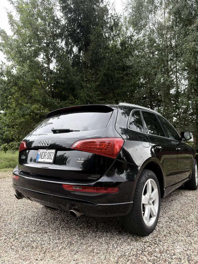 Audi Q5, 3.2 l., off-road / crossover