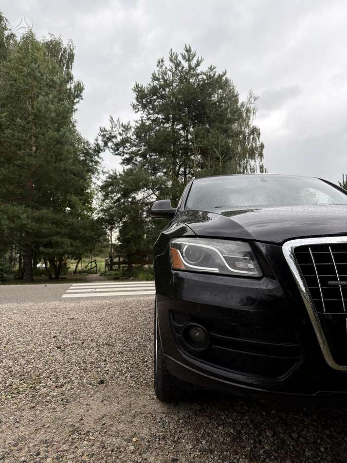Audi Q5, 3.2 l., off-road / crossover