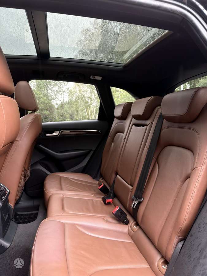 Audi Q5, 3.2 l., off-road / crossover