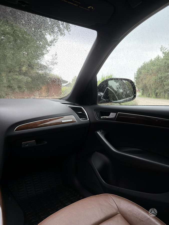 Audi Q5, 3.2 l., off-road / crossover