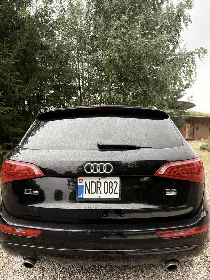 Audi Q5, 3.2 l., off-road / crossover