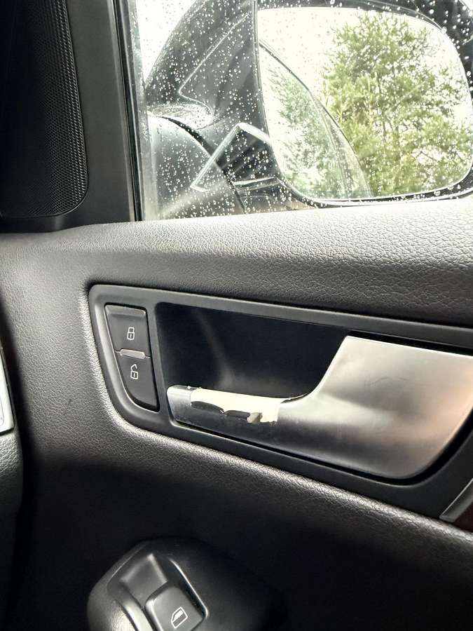 Audi Q5, 3.2 l., off-road / crossover