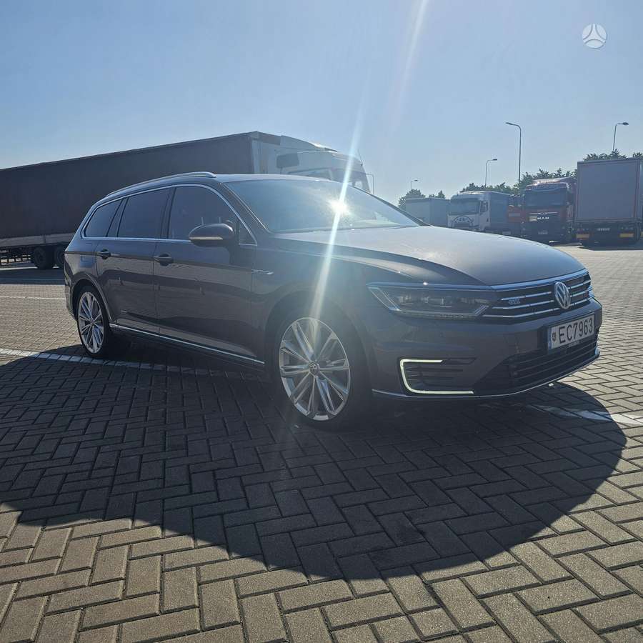 Volkswagen Passat - 2