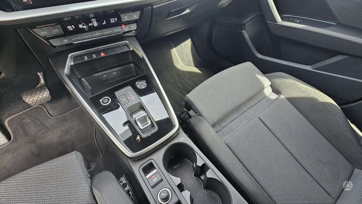 Audi A3, 1.0 l., Седан