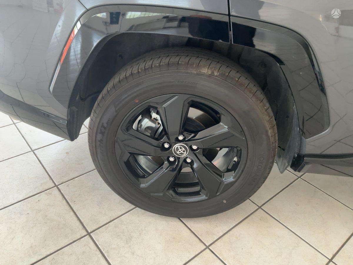 Toyota RAV4 - 8