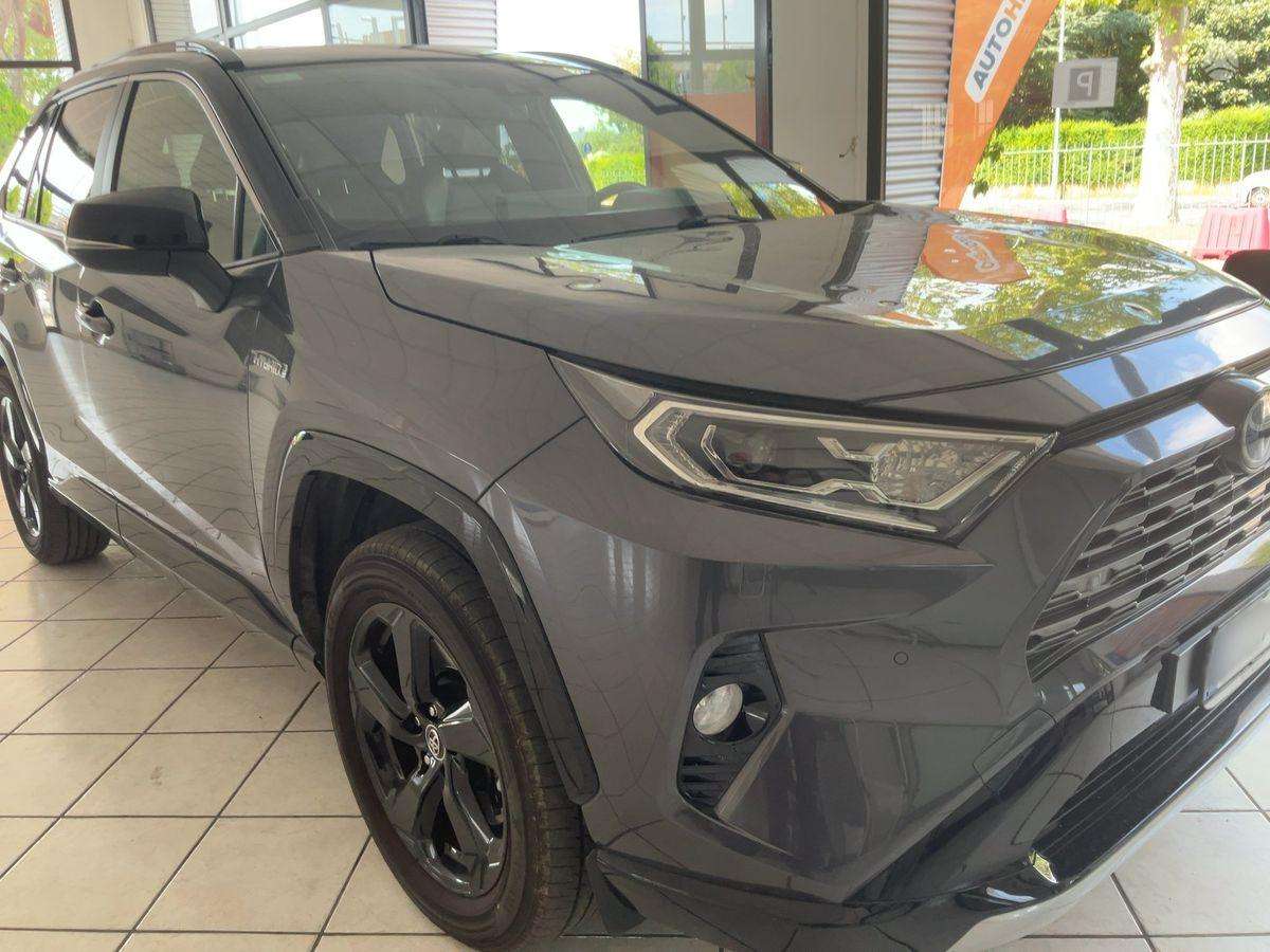 Toyota RAV4 - 1