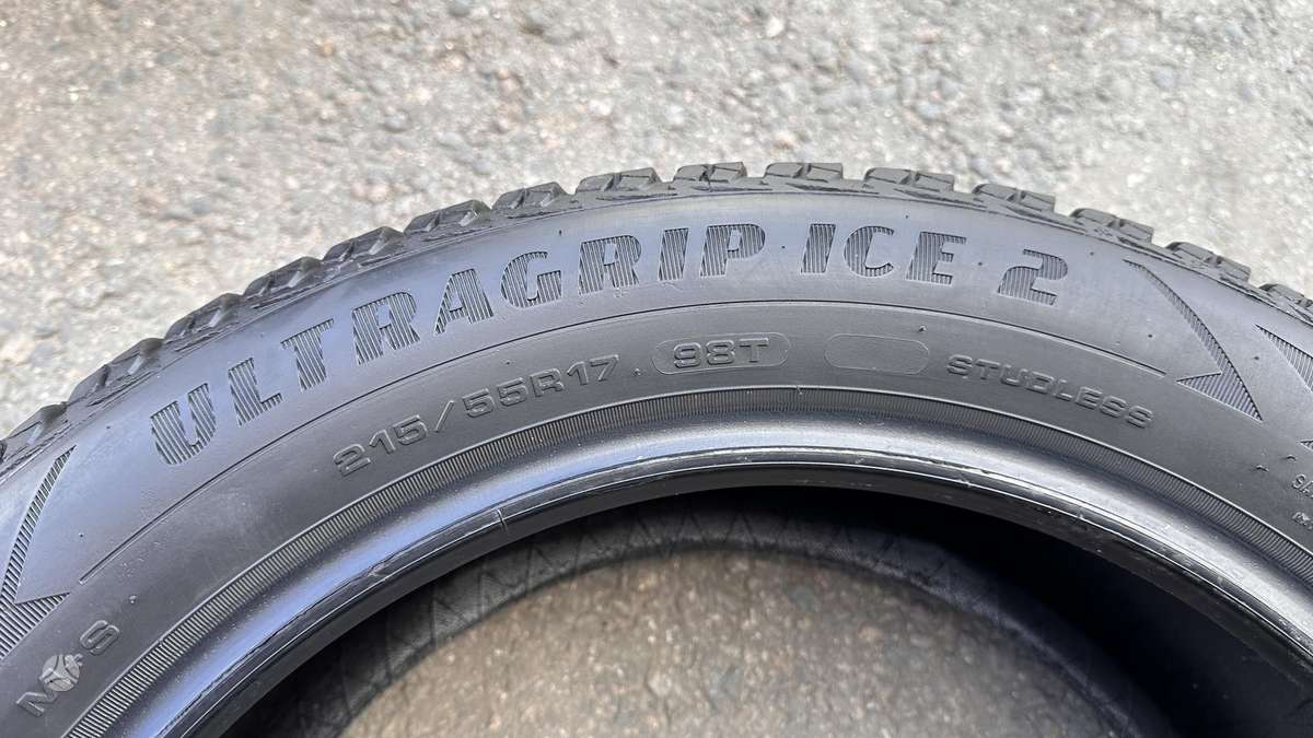 Goodyear, universalios 215/55 R17