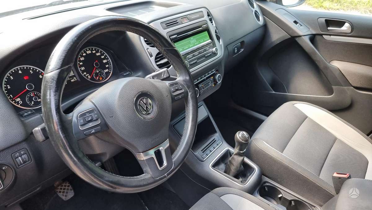 Volkswagen Tiguan - 12