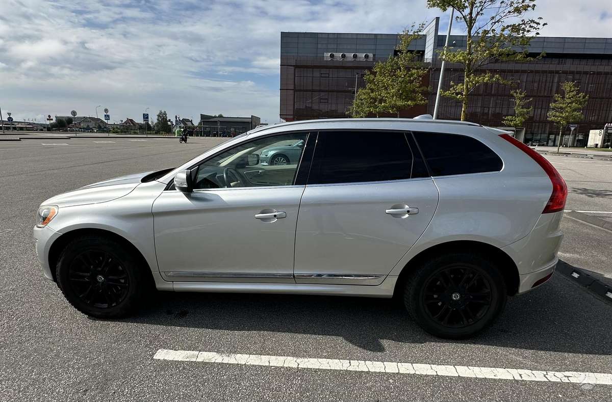 Volvo XC60, 2.0 l., Внедорожник / Кроссовер