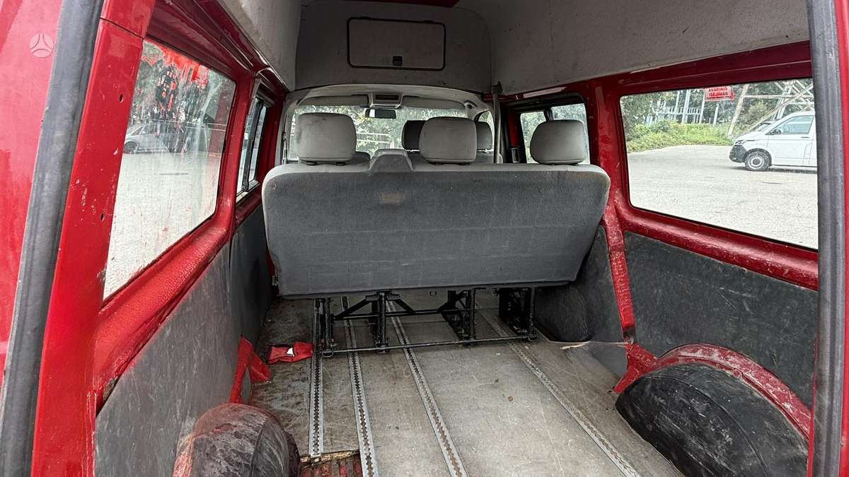 Volkswagen Transporter - 12