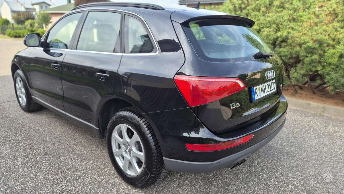 Audi Q5, 2.0 l., off-road / crossover
