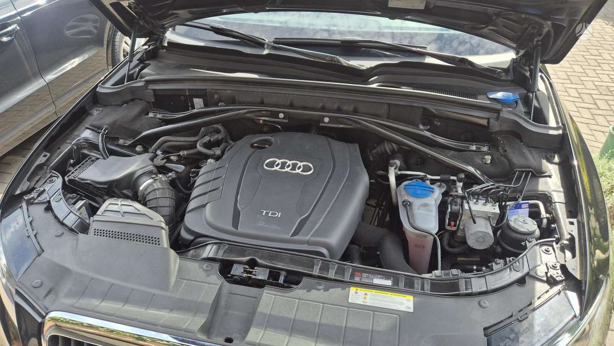 Audi Q5, 2.0 l., off-road / crossover