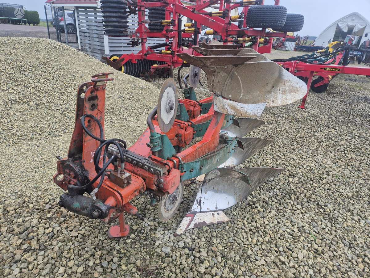 Kverneland 3X3 E160, ploughs