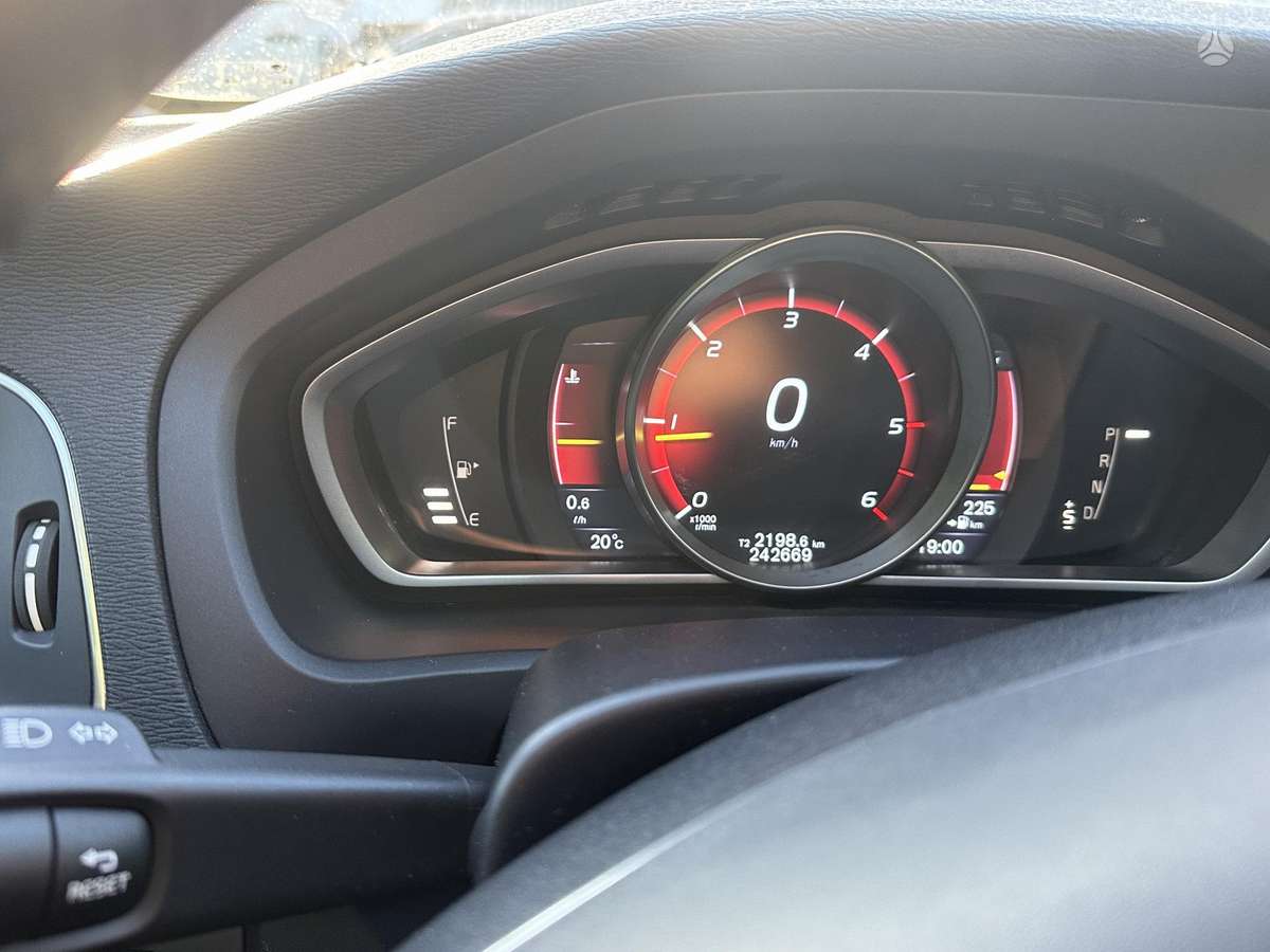 Volvo V40, 2.0 l., hatchback