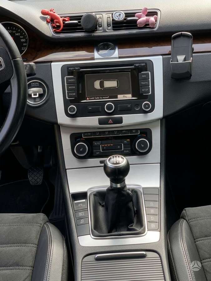 Volkswagen Passat - 8