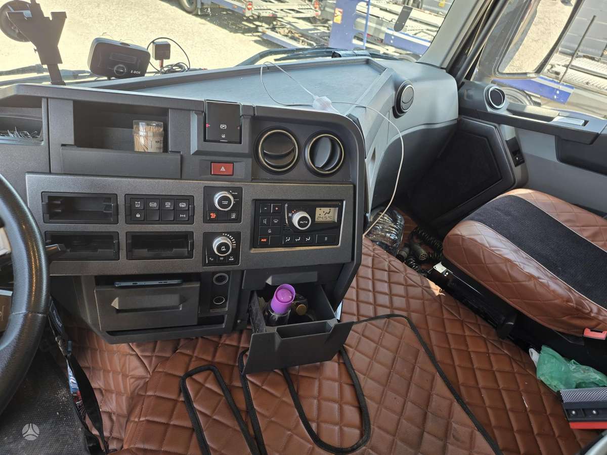 Renault T 460 High Cab, 2 miegamosios vietos