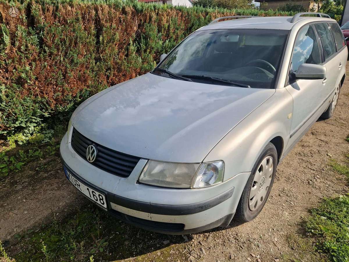 Volkswagen Passat - 1