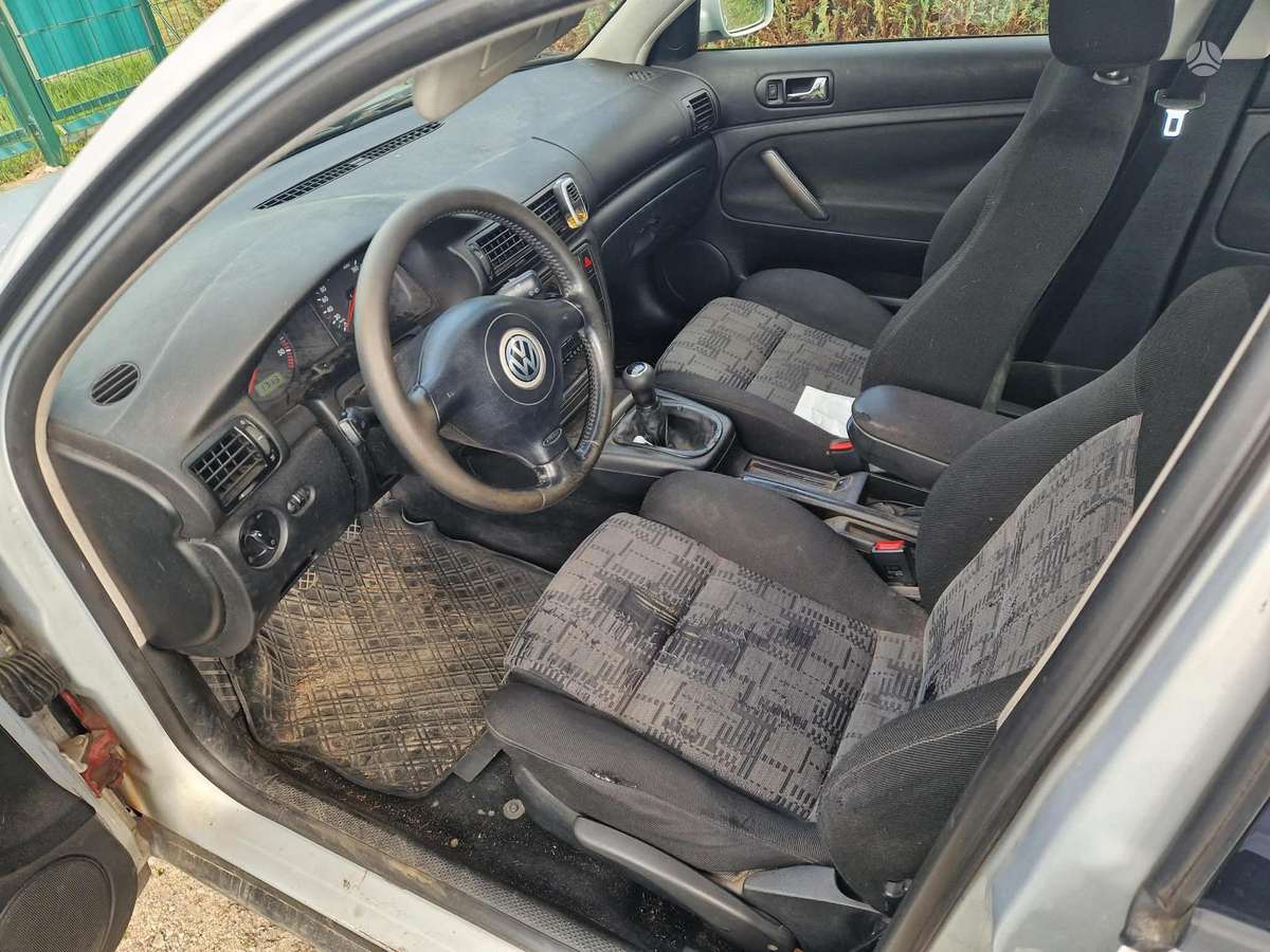 Volkswagen Passat - 11