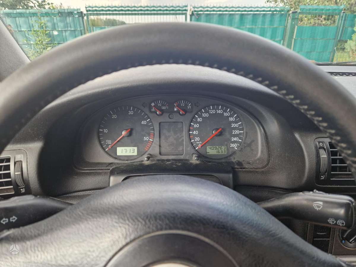 Volkswagen Passat - 12