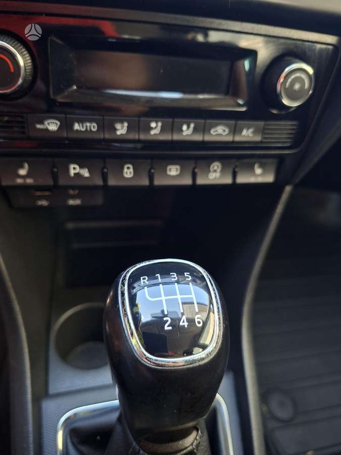 Škoda Rapid - 10