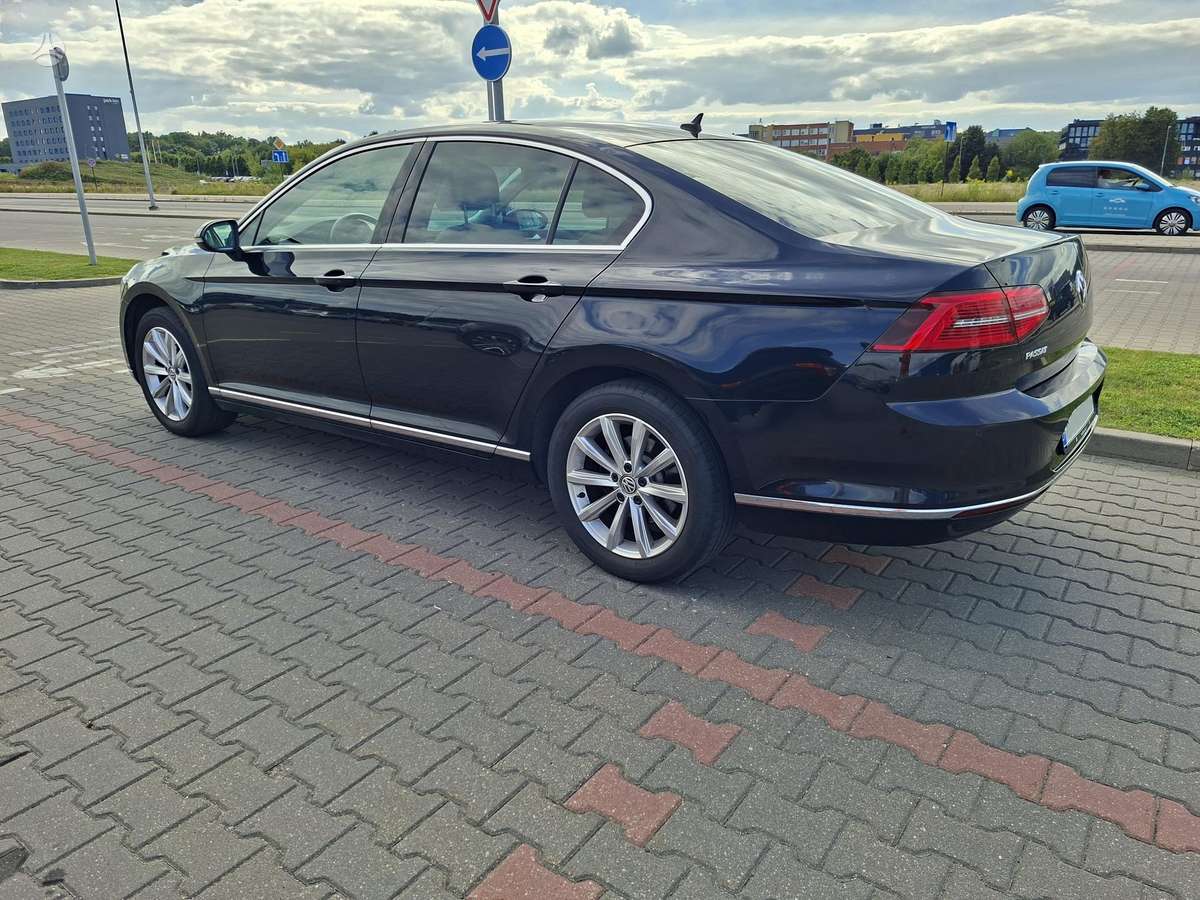 Volkswagen Passat - 4