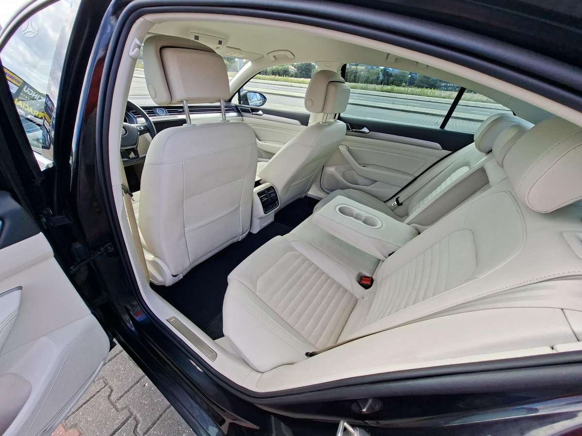 Volkswagen Passat - 11