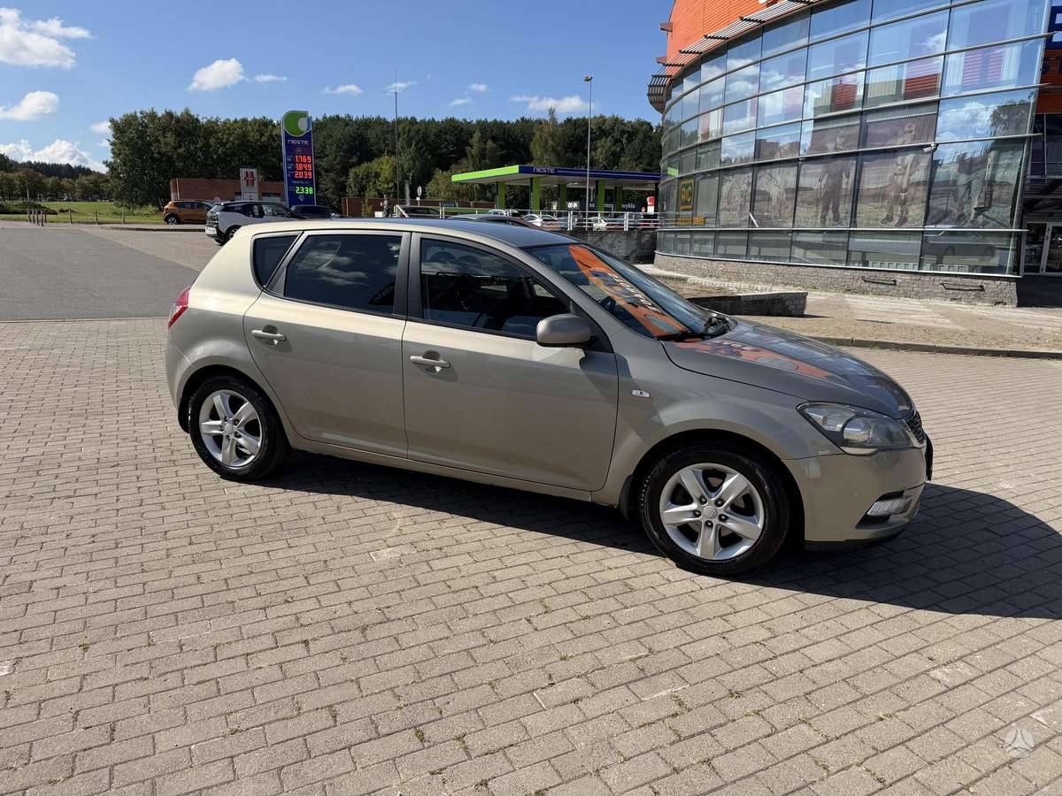 Kia Ceed, 1.6 l., Хэтчбек