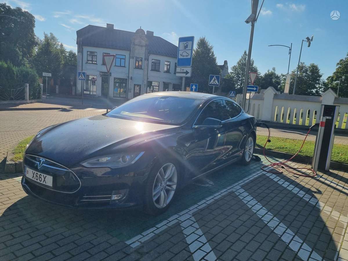 Tesla Model S, 85 kWh, hečbekas