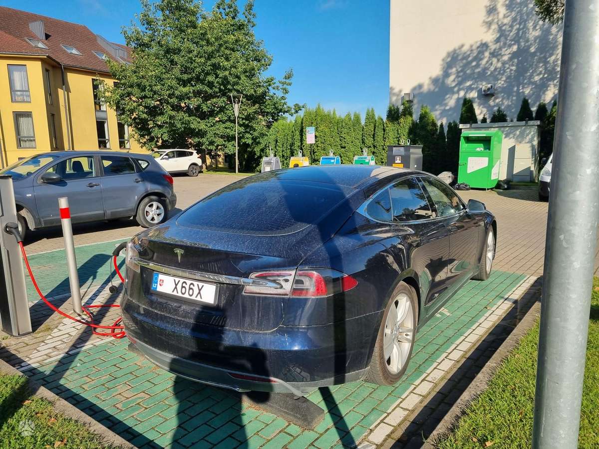 Tesla Model S, 85 kWh, hečbekas
