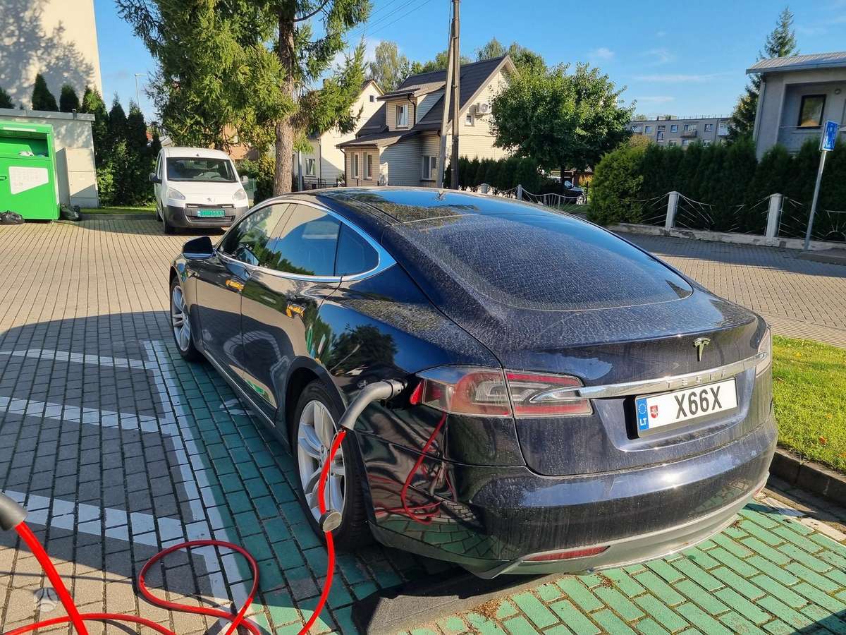 Tesla Model S, 85 kWh, hečbekas