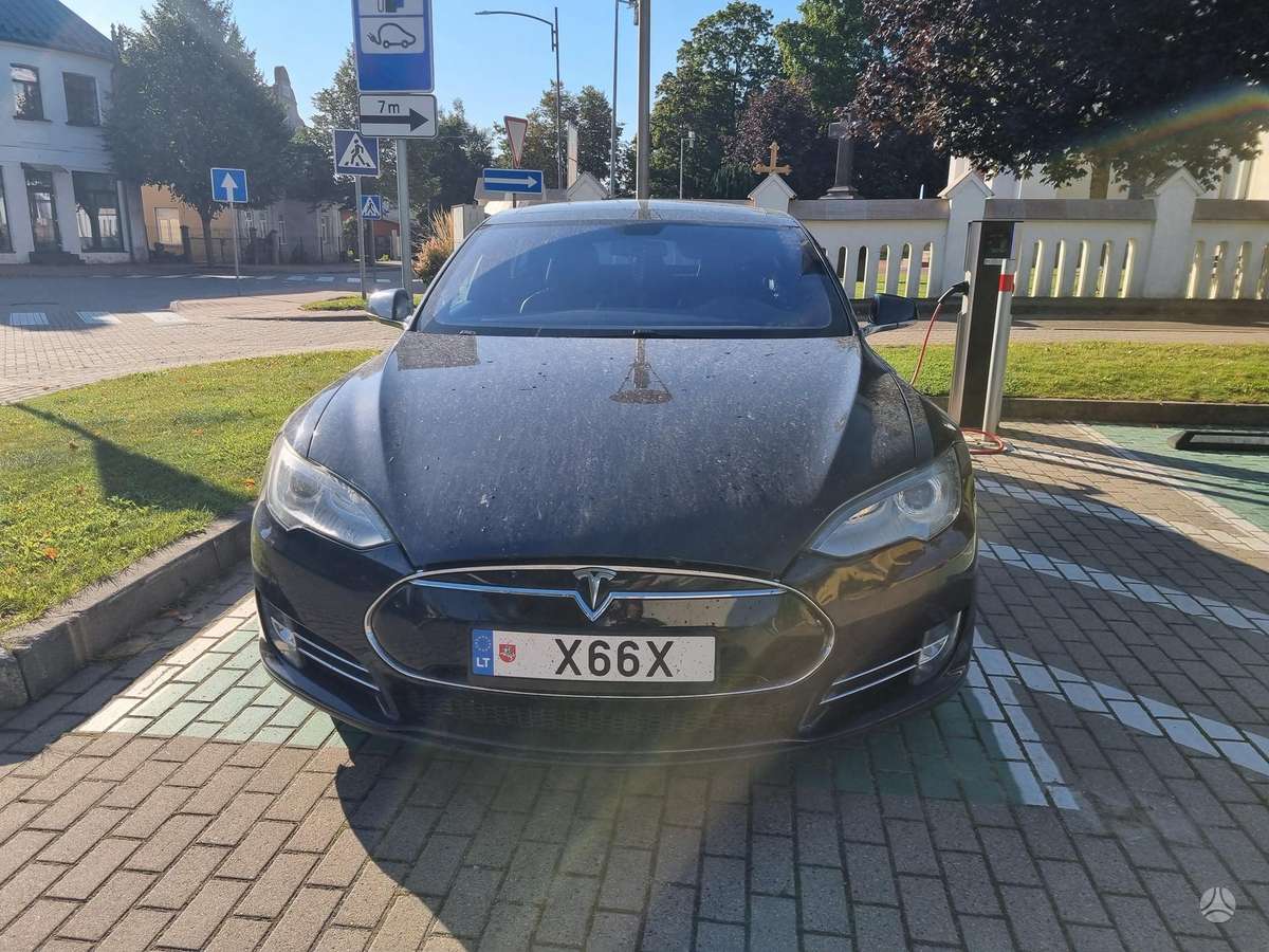 Tesla Model S, 85 kWh, hečbekas