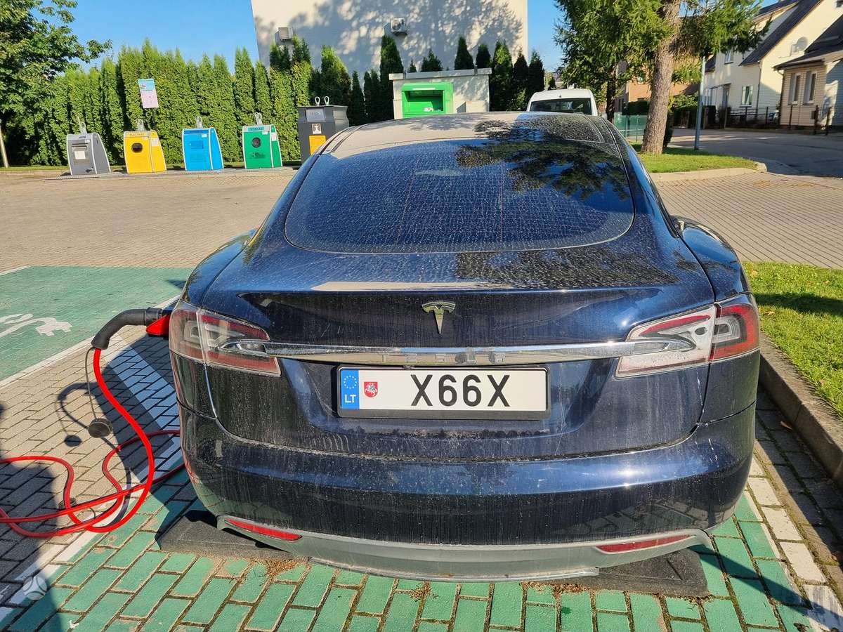 Tesla Model S, 85 kWh, hečbekas