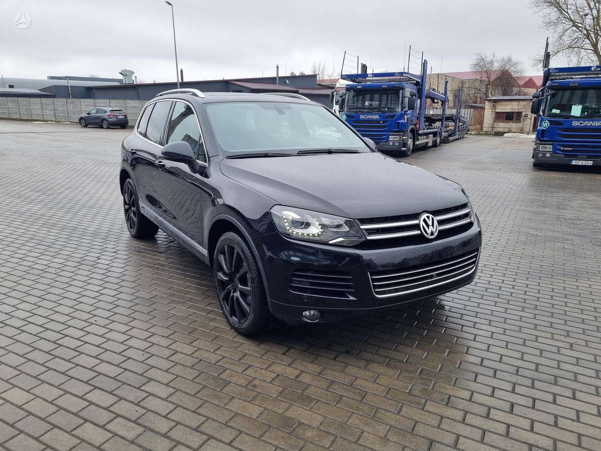 Volkswagen Touareg - 1