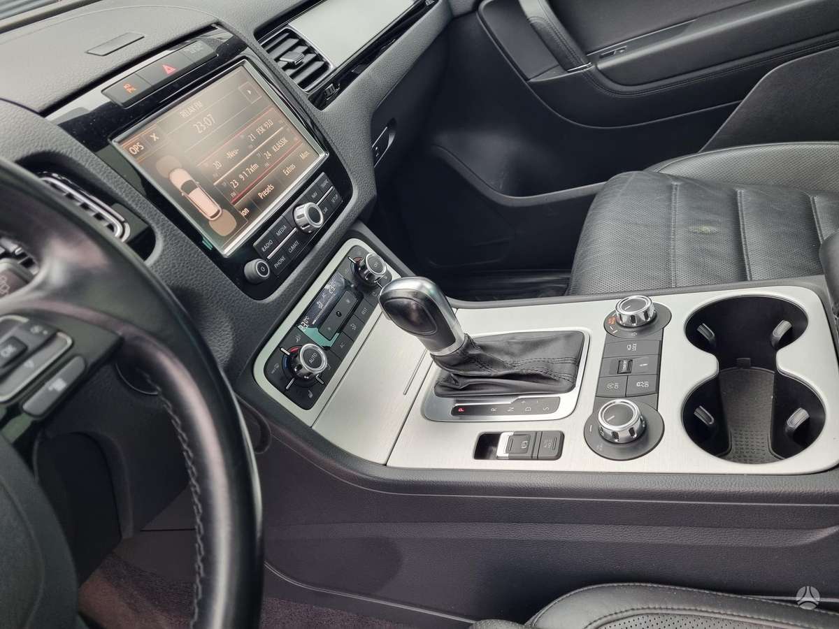 Volkswagen Touareg - 11