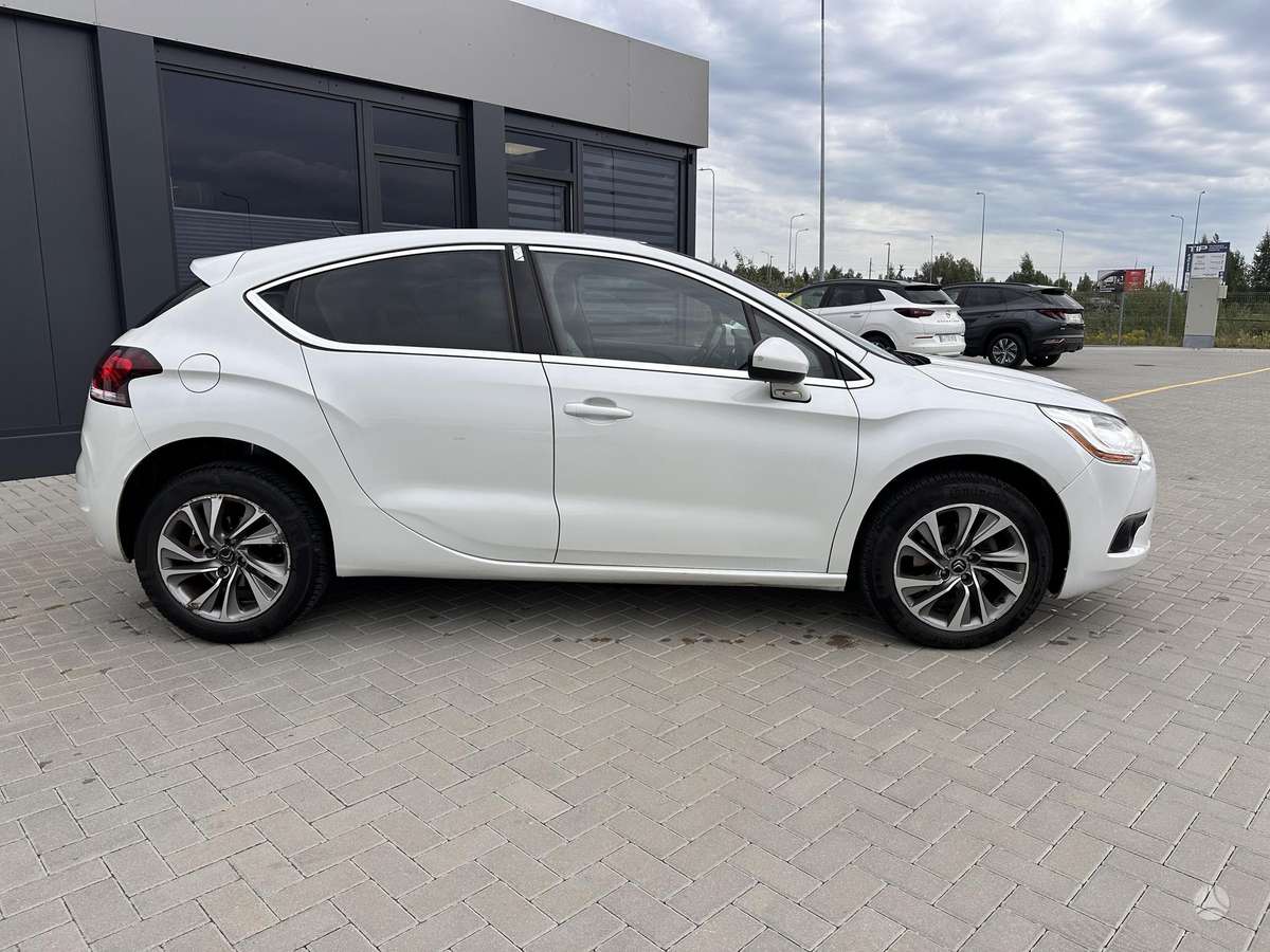 Citroen DS4, 1.6 l., hatchback