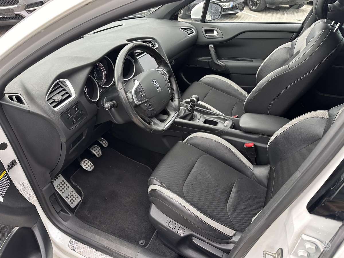 Citroen DS4, 1.6 l., Хэтчбек