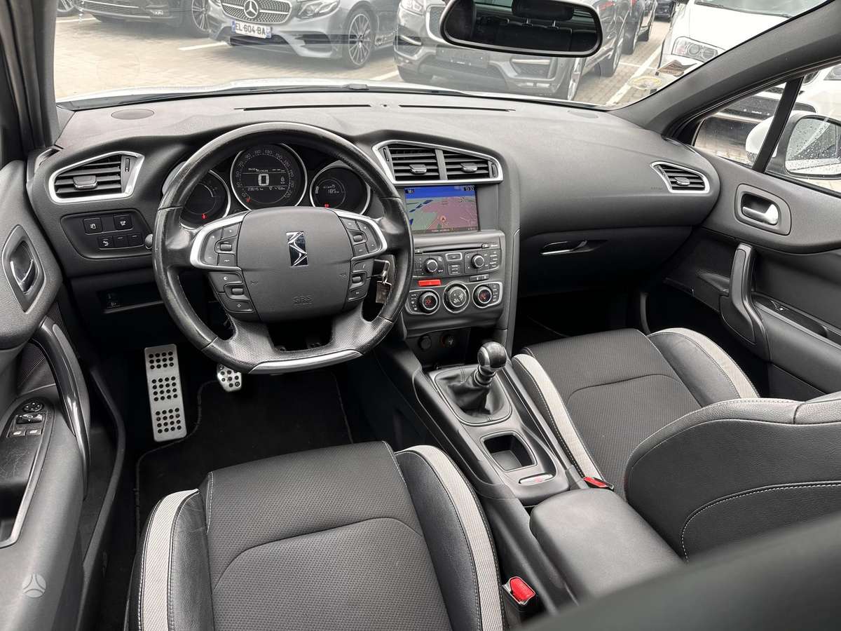Citroen DS4, 1.6 l., hatchback