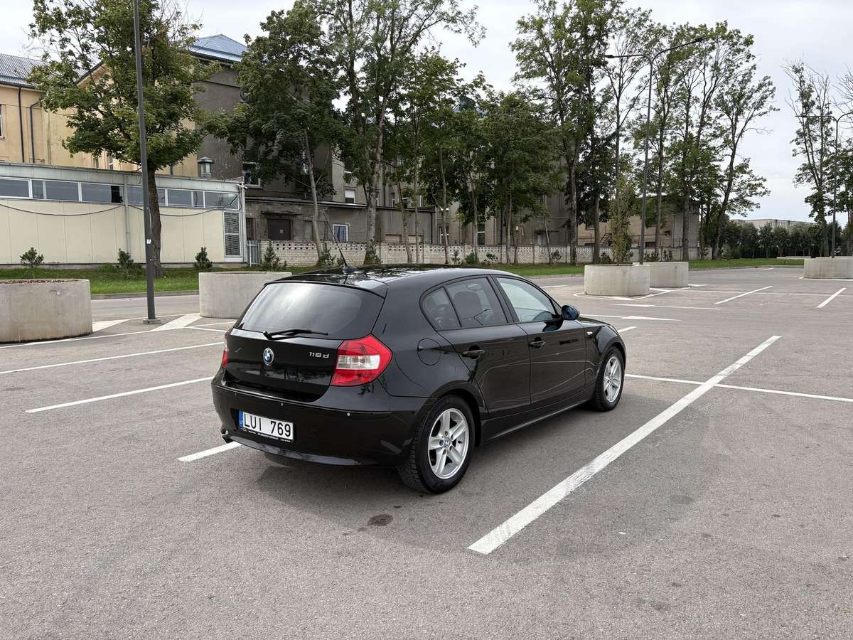 BMW 118, 2.0 l., Хэтчбек