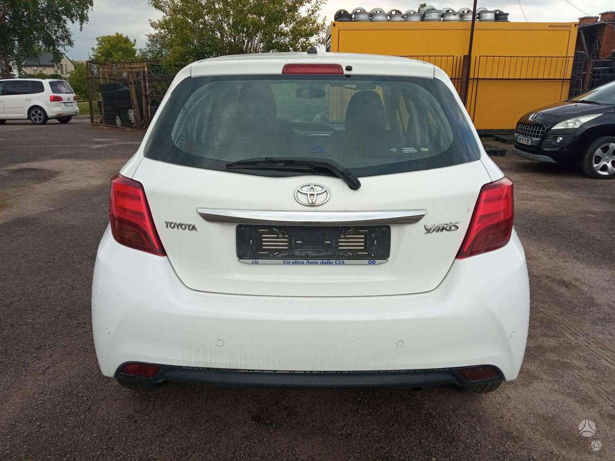 Toyota Yaris - 10