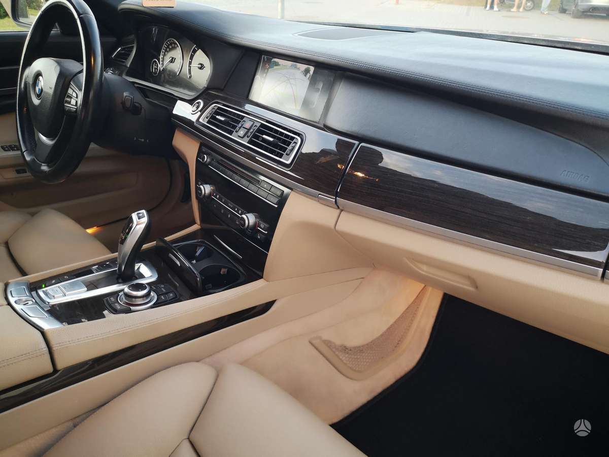 BMW 730, 3.0 l., Седан