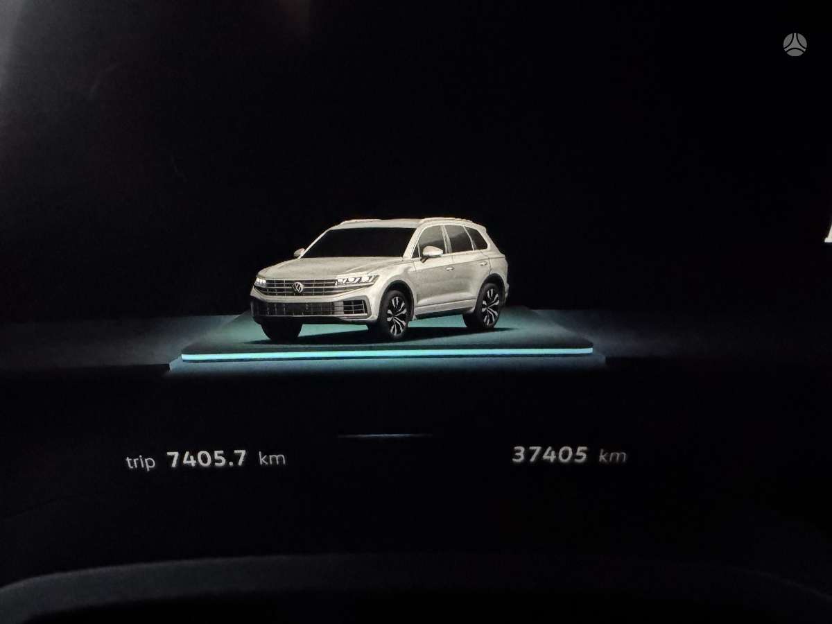 Volkswagen Touareg - 1