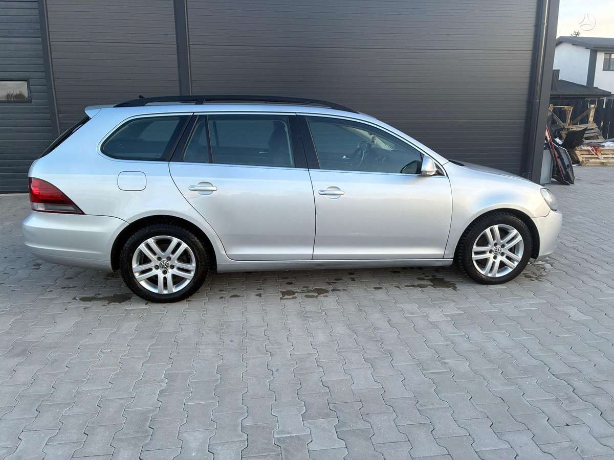 Volkswagen Golf - 6