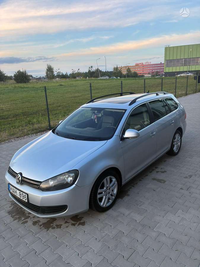 Volkswagen Golf - 1