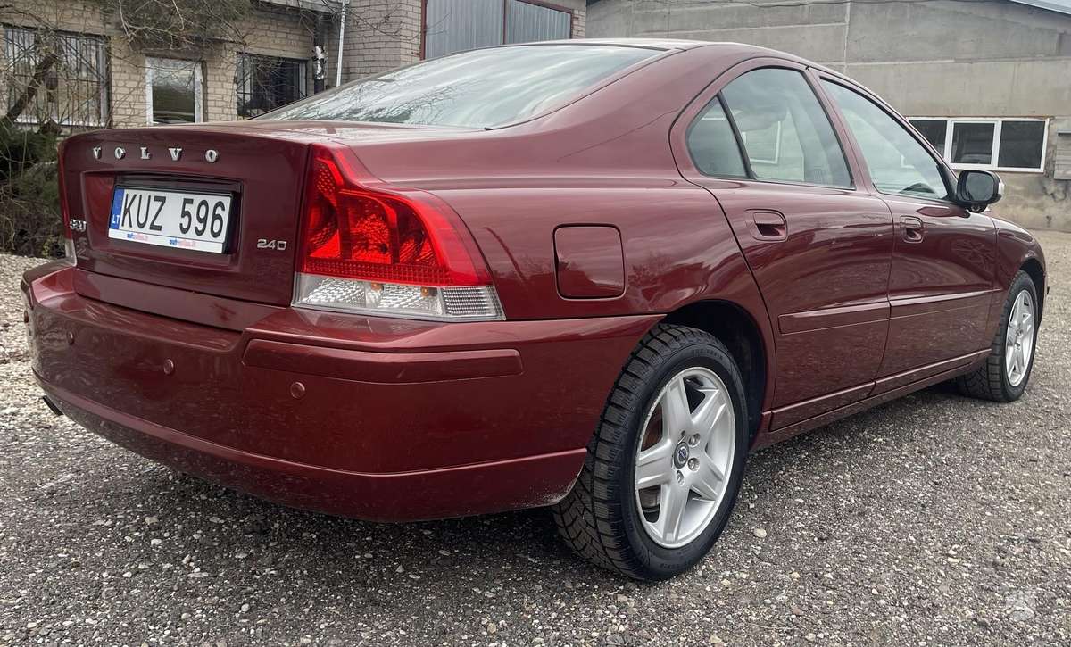 Volvo S60, 2.4 l., Седан