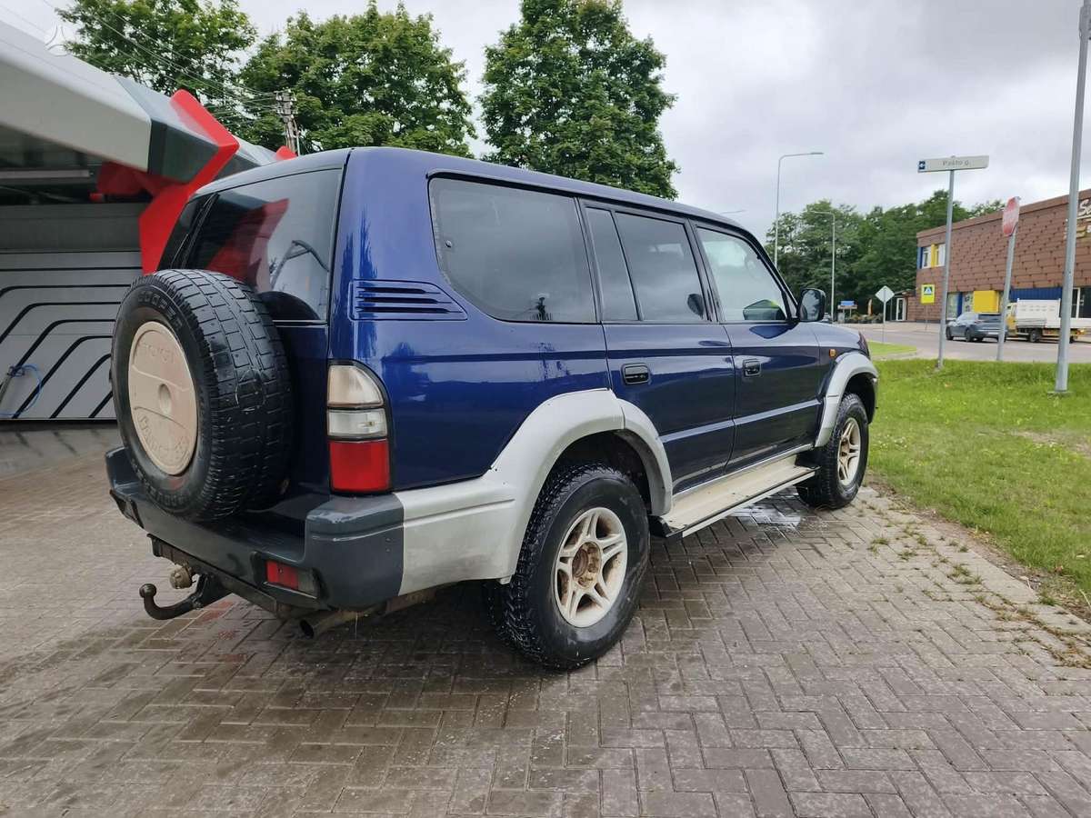 Toyota Land Cruiser - 7