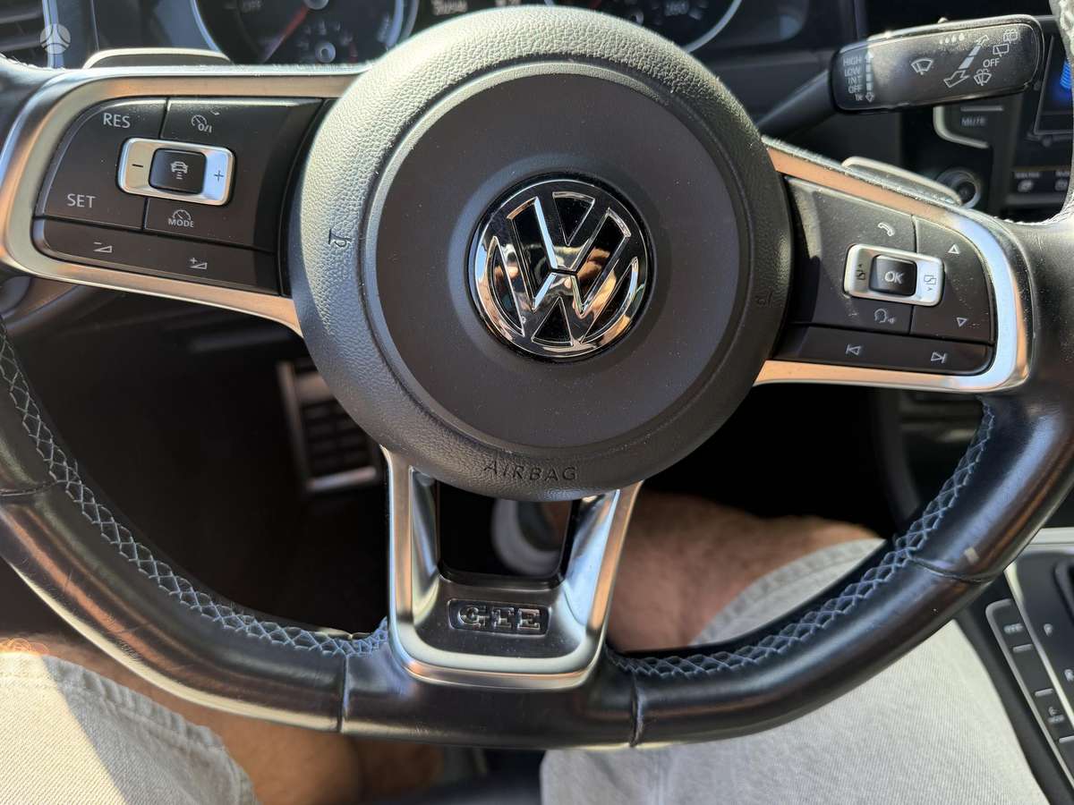 Volkswagen Golf - 9