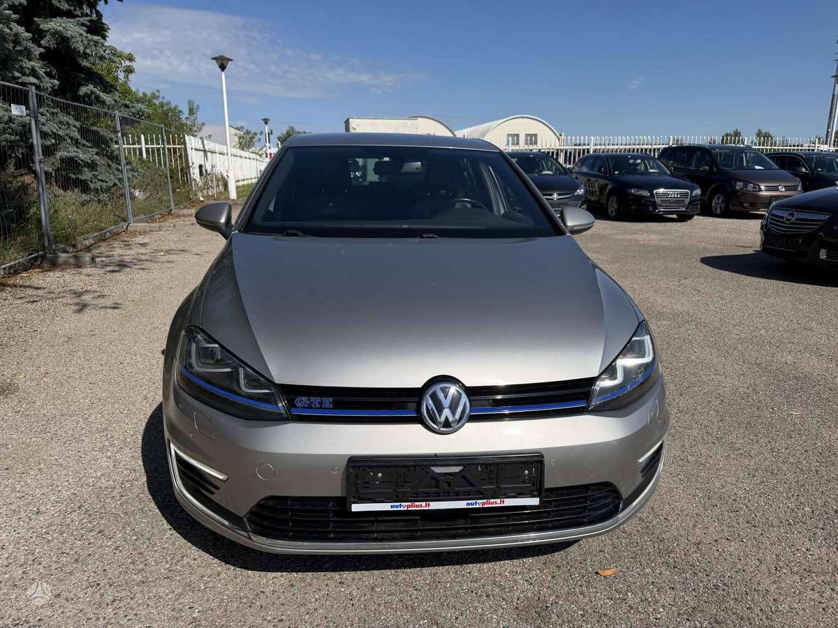 Volkswagen Golf - 2