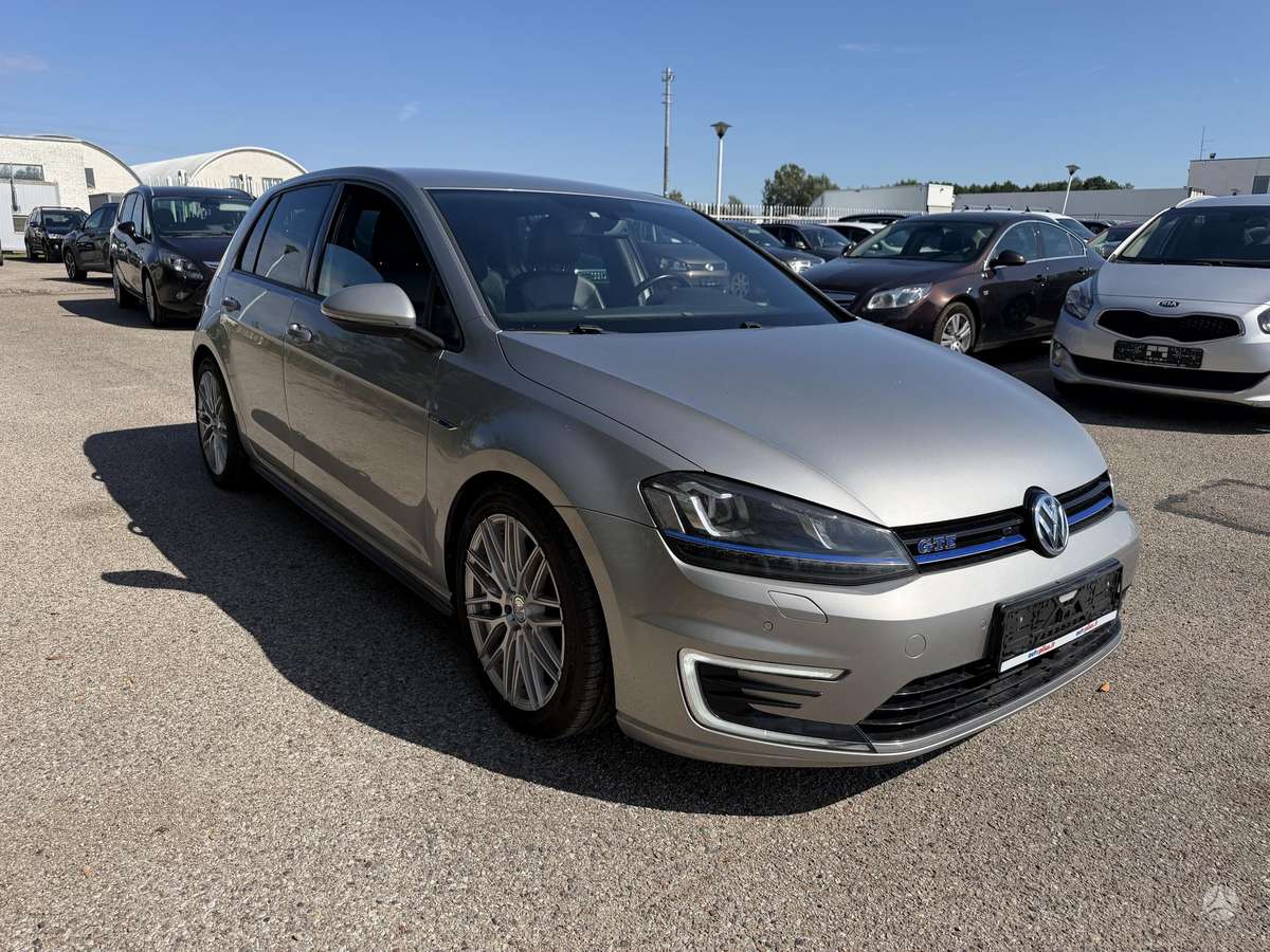 Volkswagen Golf - 1