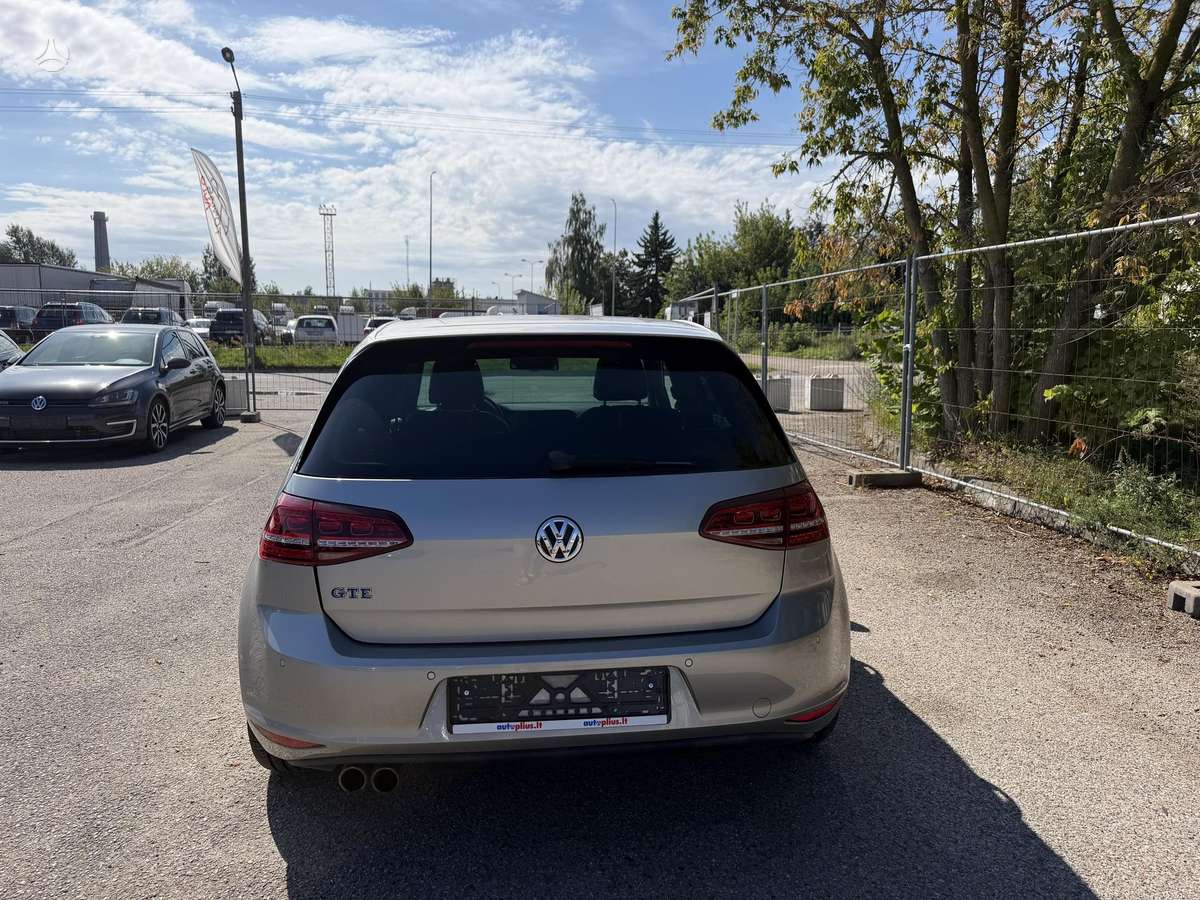 Volkswagen Golf - 3